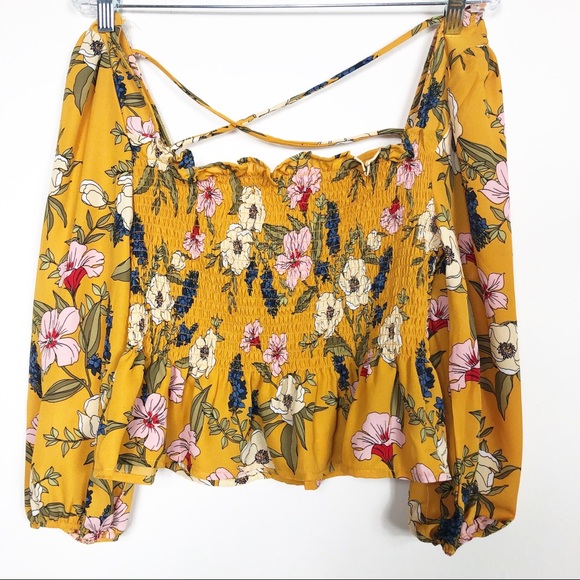 Heart & Hips Tops - 🌴New Heart Hips blouse flower size L